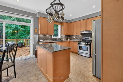 211 Creek Path Avenue • Oakville, ON photo 9