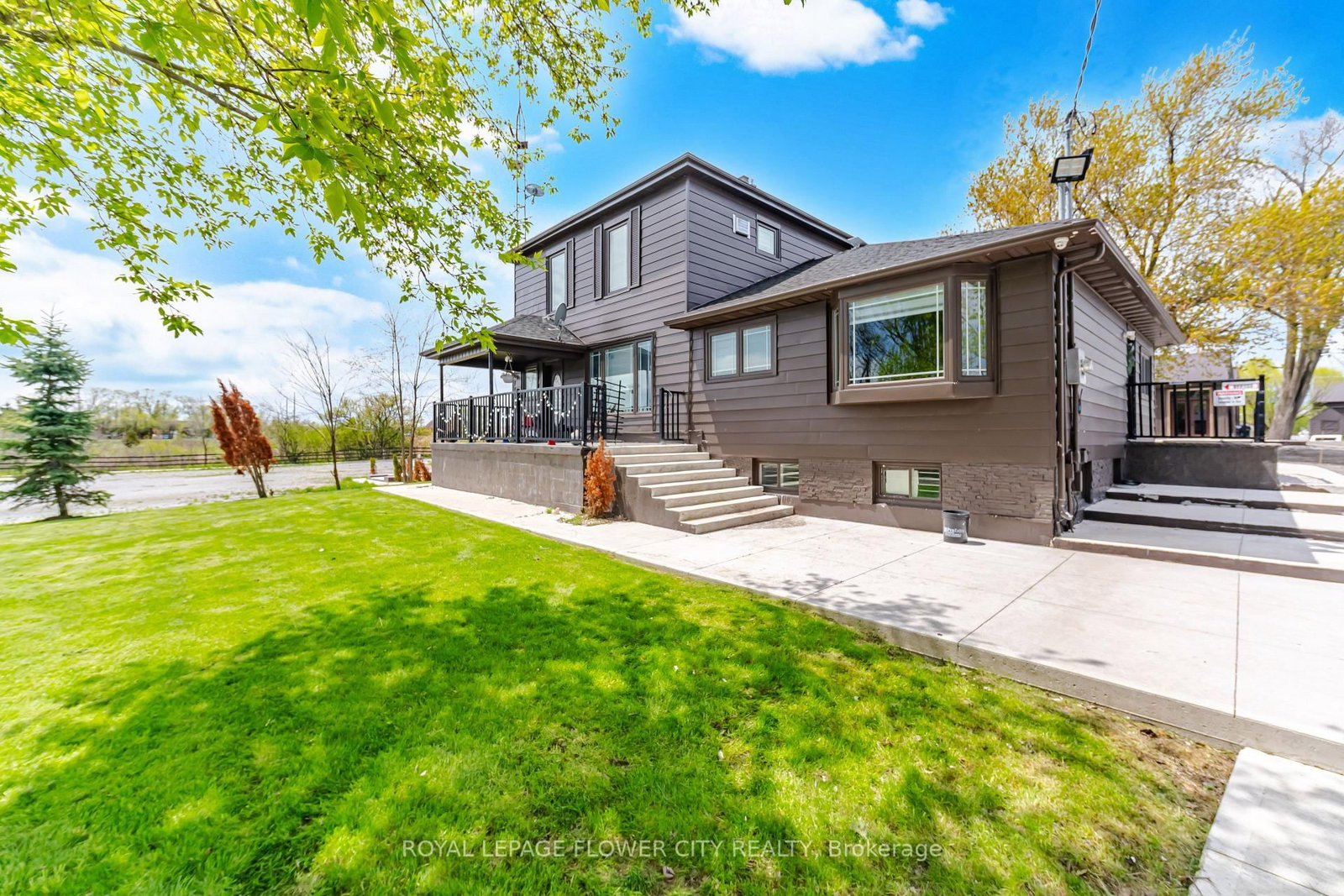 2483 Burnhamthorpe Road • Oakville, ON photo 10