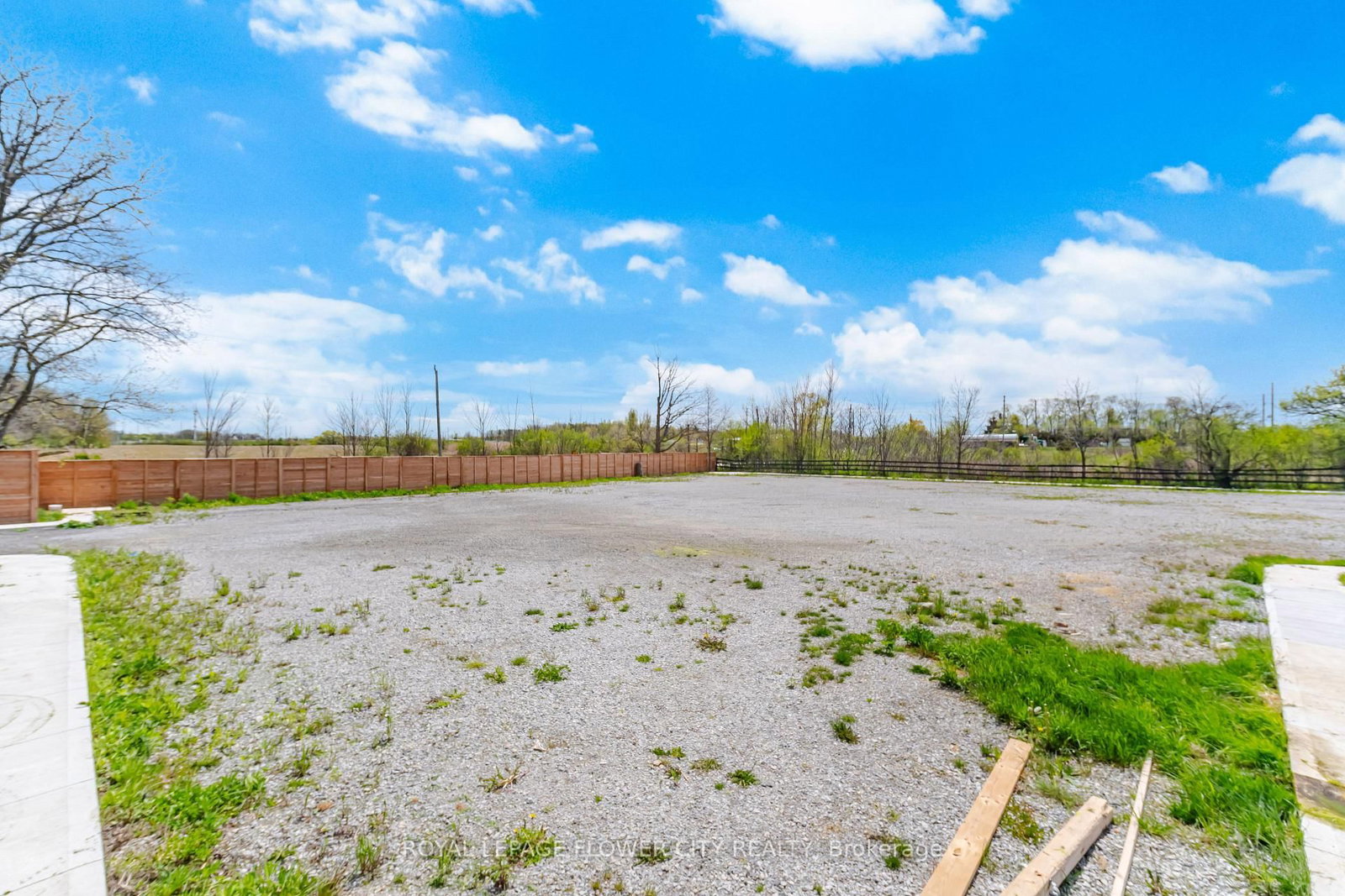 2483 Burnhamthorpe Road • Oakville, ON photo 12
