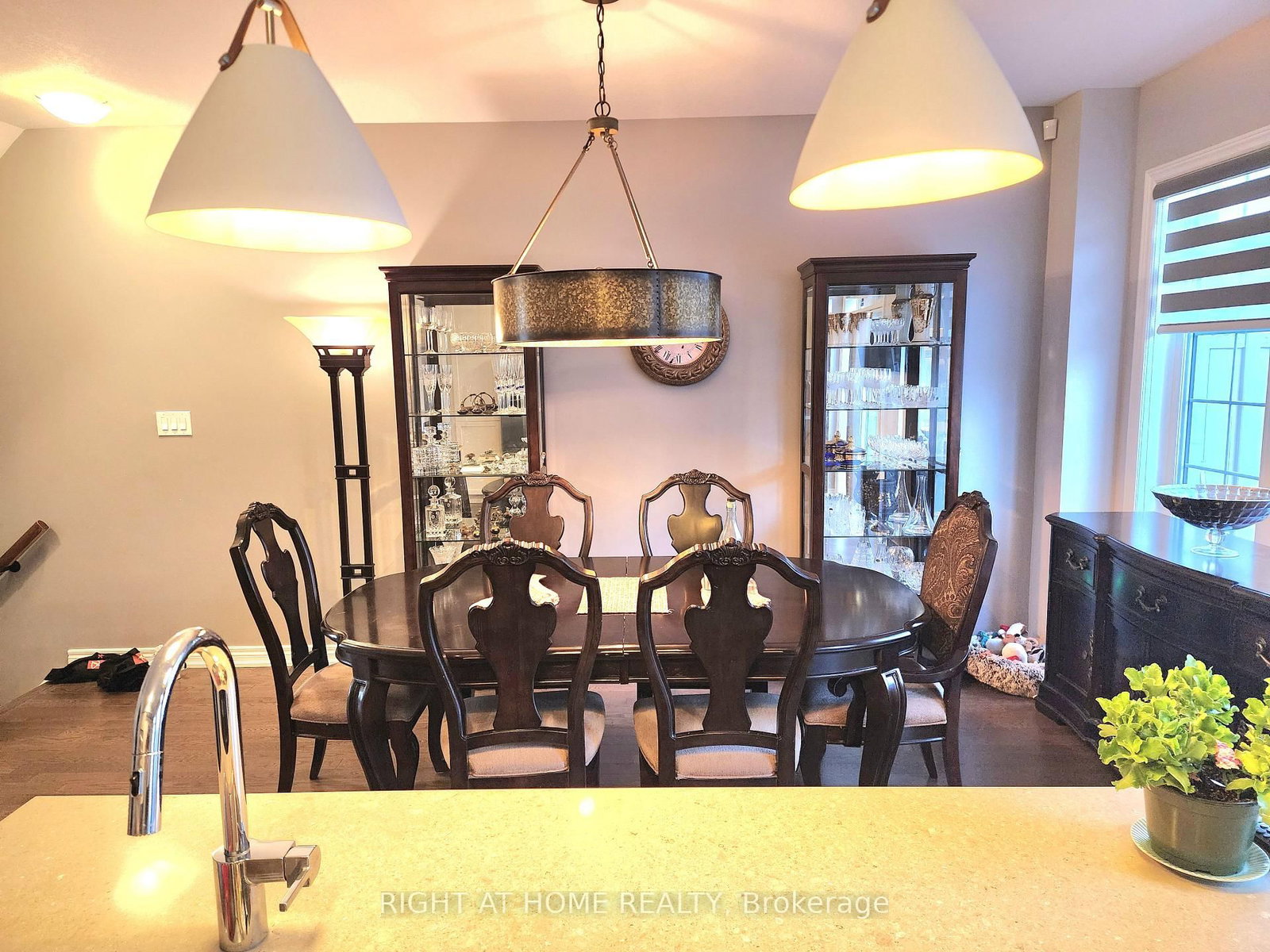 3108 POSTRIDGE Drive • Oakville, ON photo 8