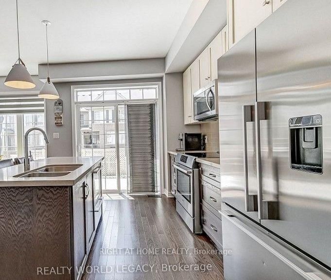 3108 POSTRIDGE Drive • Oakville, ON photo 9