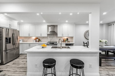 405 Hyacinthe Boulevard
