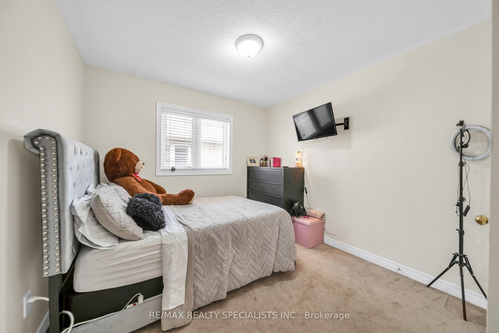 1328 Rolph Terrace • Milton, ON photo 15