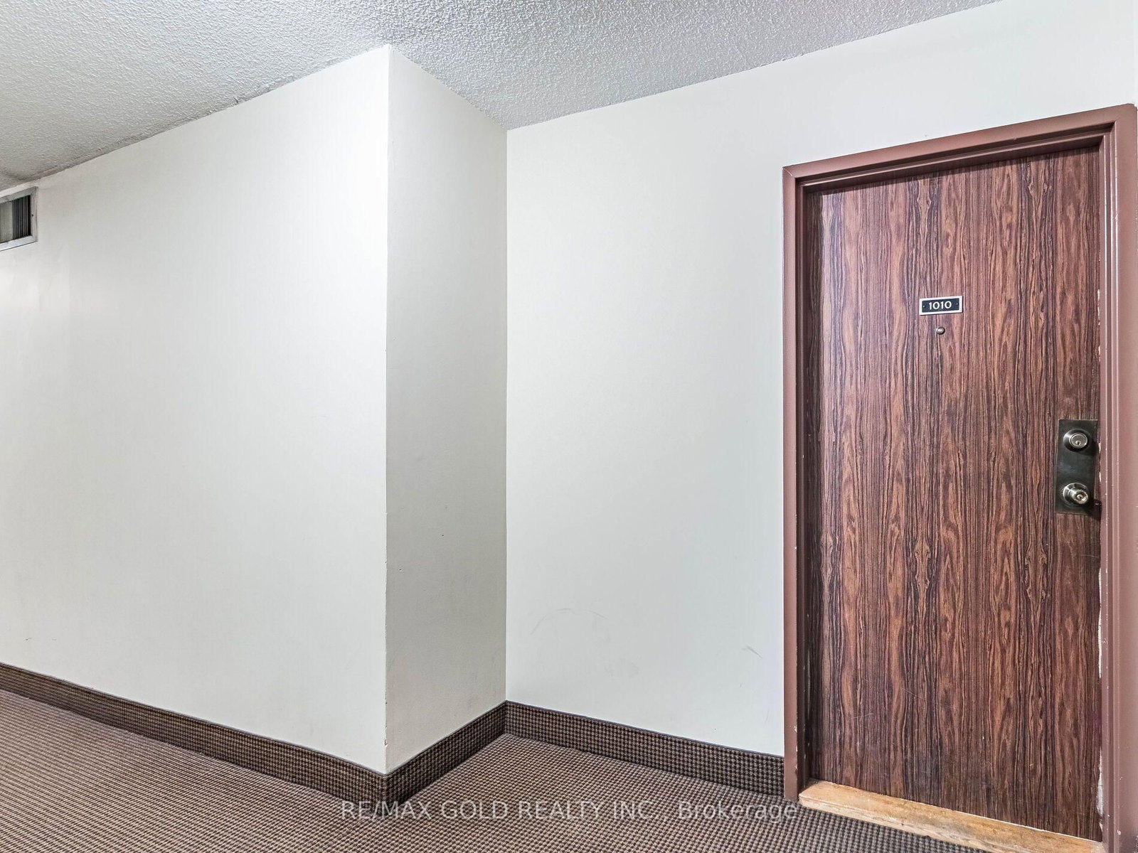 17 Knightsbridge Road • #1010 • Brampton, ON photo 4