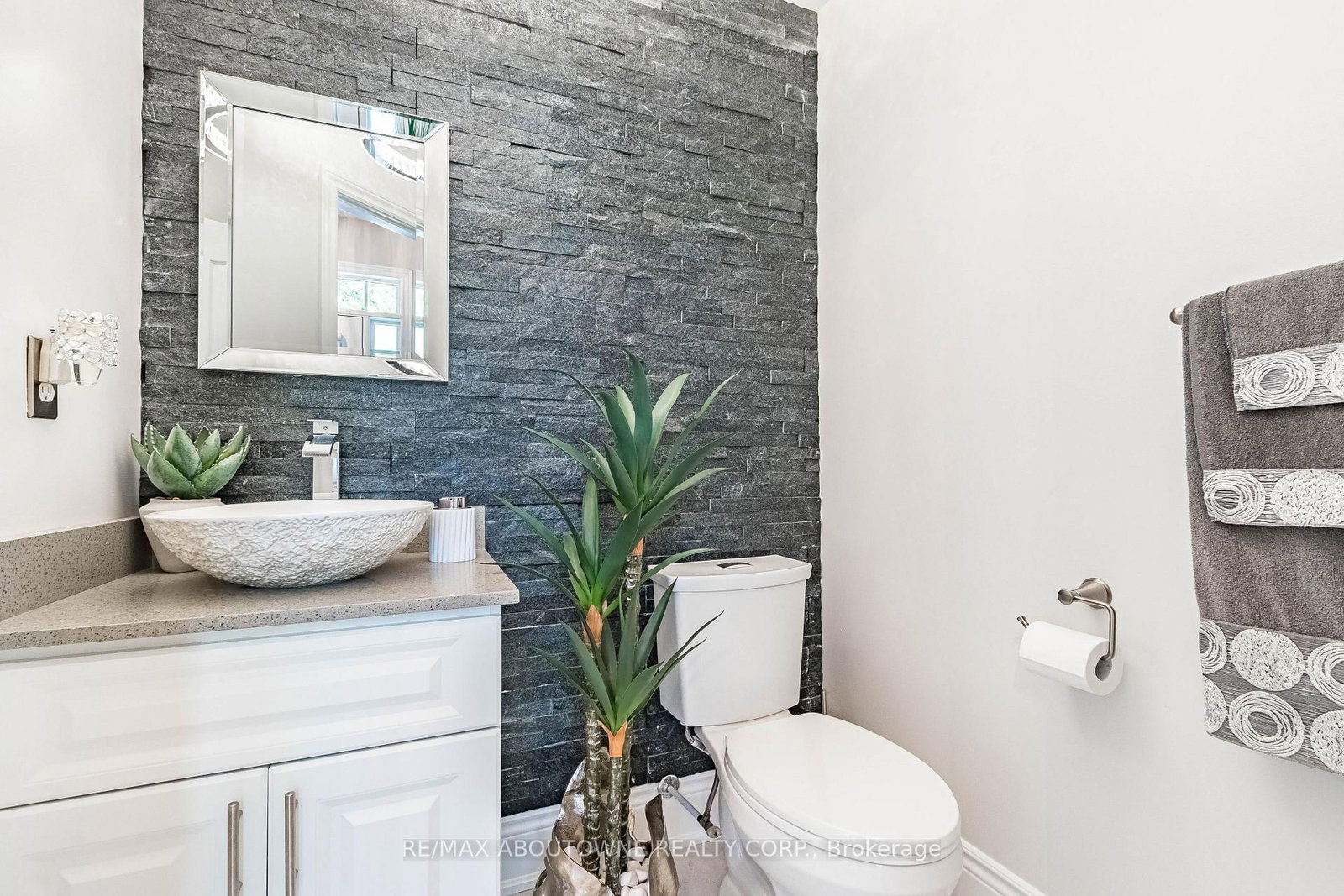 5550 W Tenth Line • Mississauga, ON photo 19
