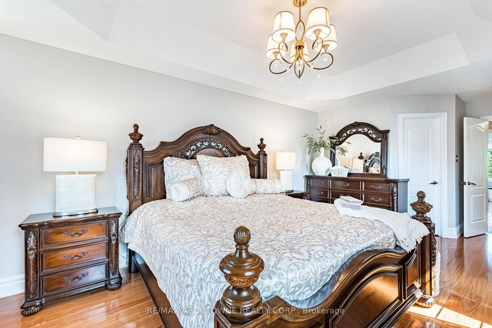 5550 W Tenth Line • Mississauga, ON photo 24