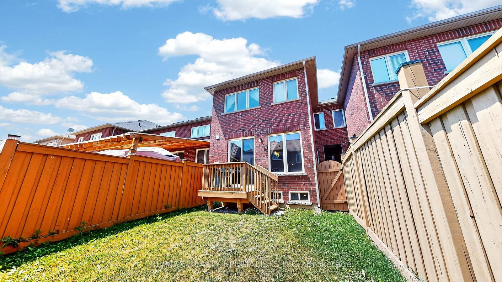 30 Pendulum Circle • Brampton, ON photo 14