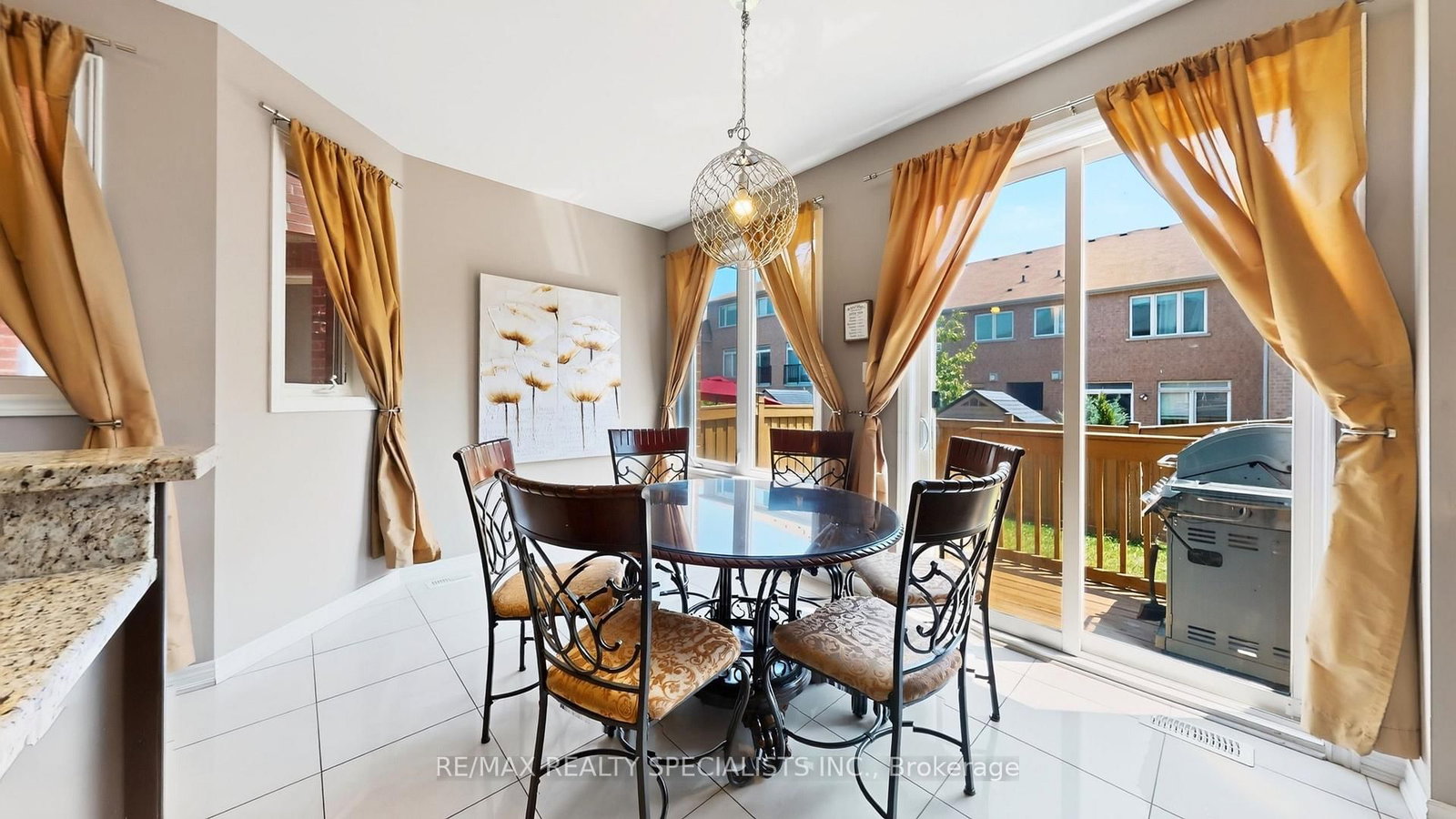 30 Pendulum Circle • Brampton, ON photo 5