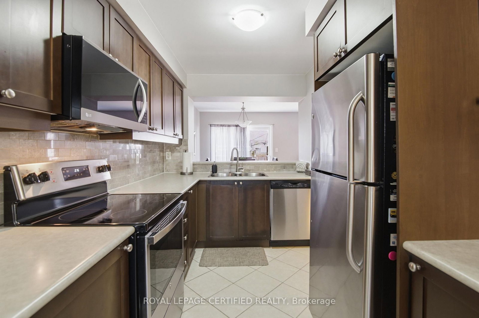 39 Van Fleet Terrace • Milton, ON photo 6