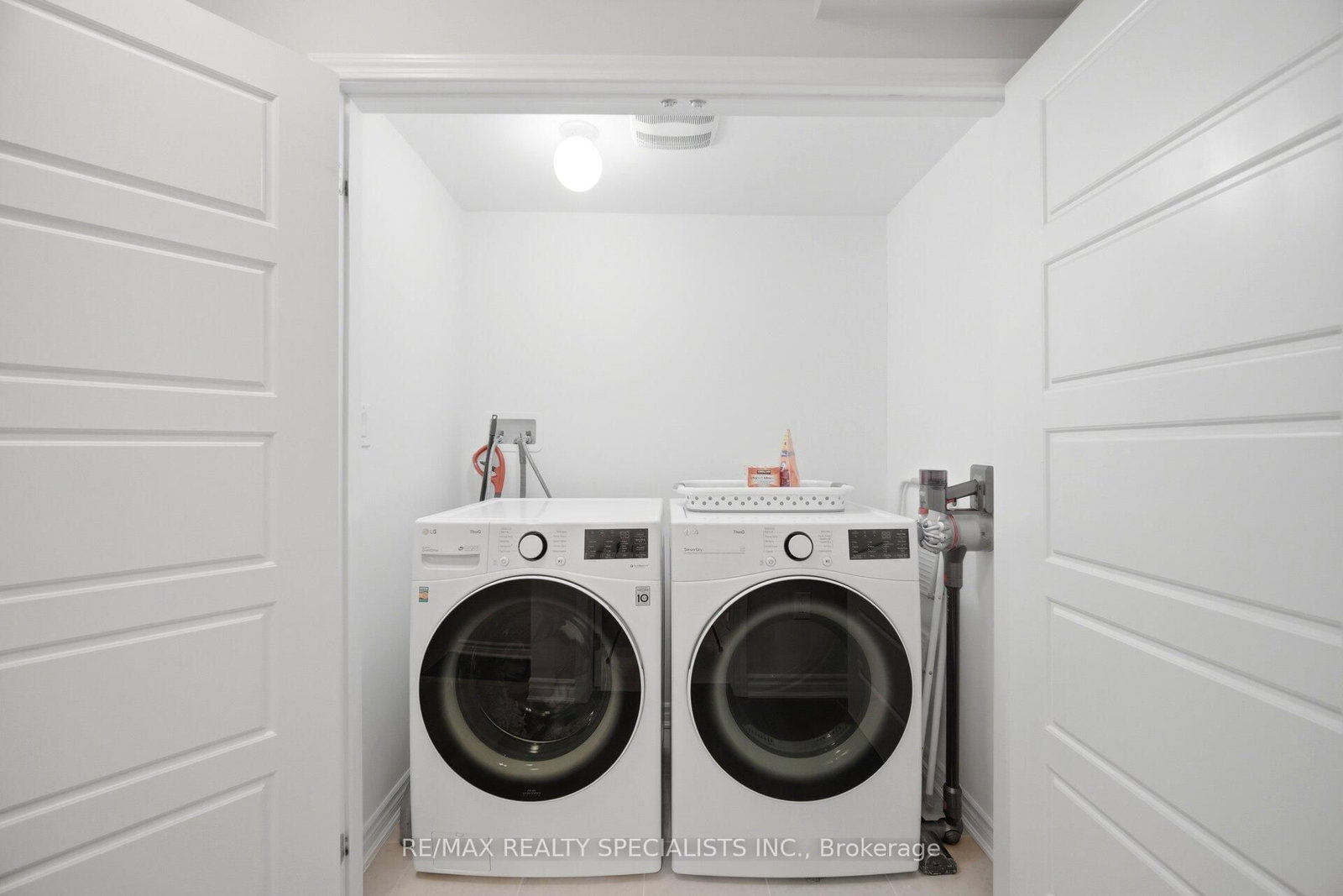 510 Bellflower Court • Milton, ON photo 15