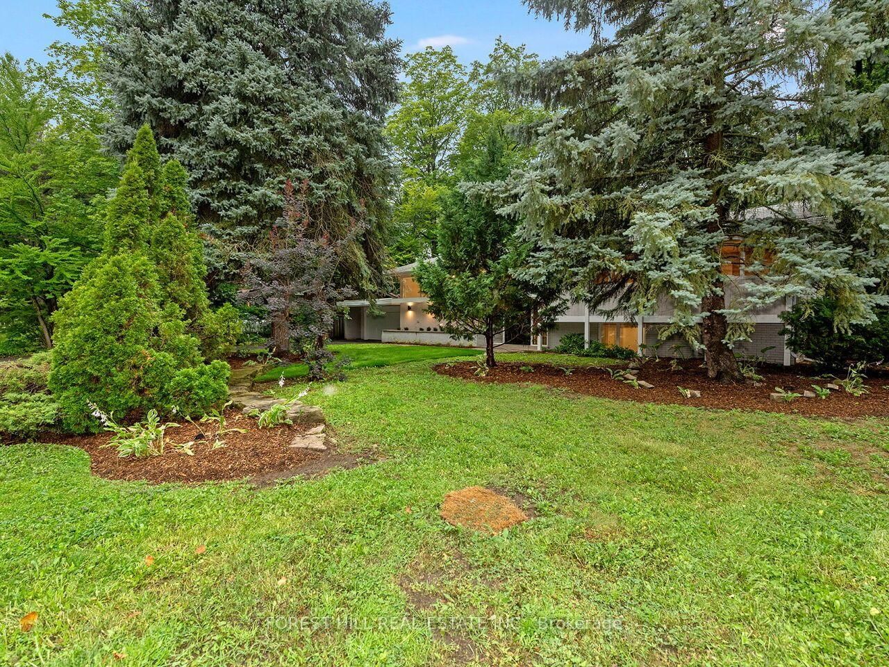 1847 Will Scarlett Drive • Mississauga, ON photo 2