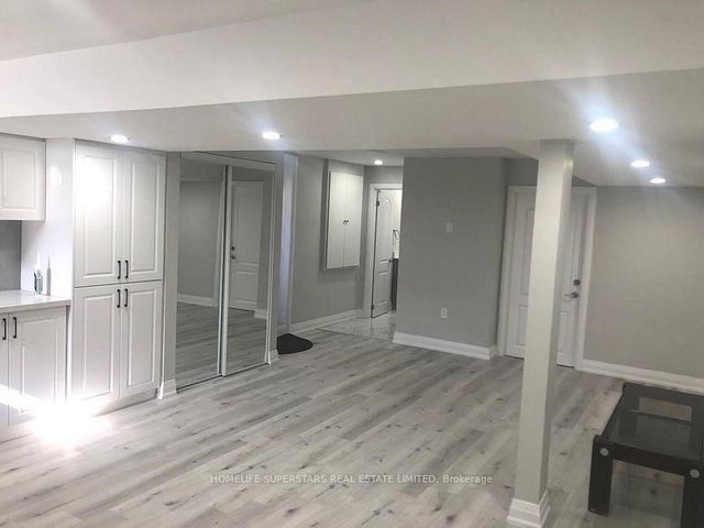 Basement Apartment - 31 Lexington Road