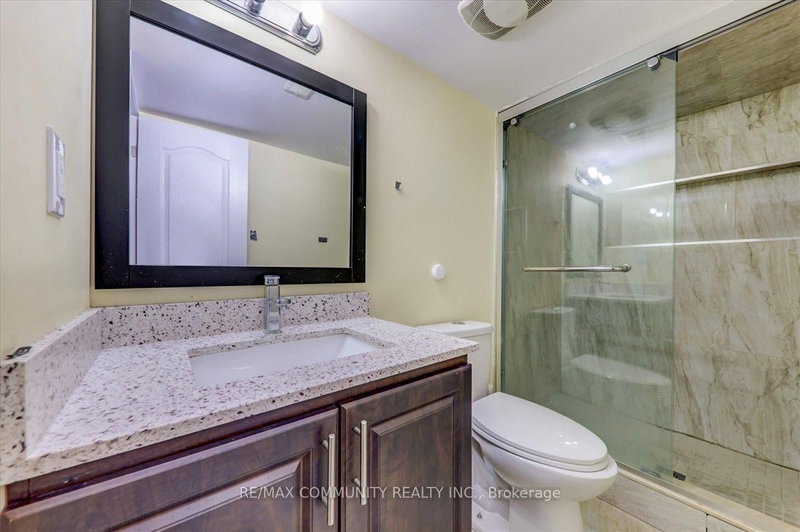 69 Clearfield Brampton,ON L6P 3J4 — Photo 32