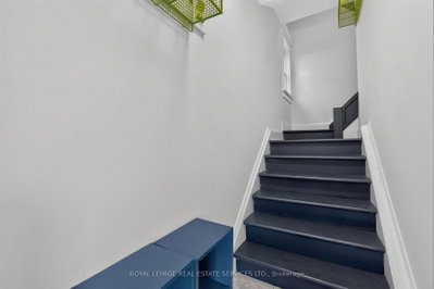 Unit Upper Unit - 2nd/3rd — 27 St Johns Road — photo 4