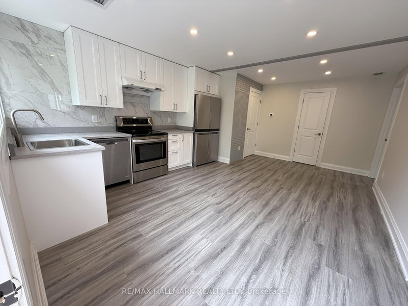 Garden Suite - 382 Burnhamthorpe Road