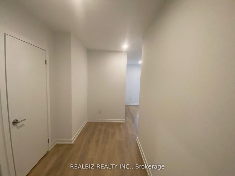 1100 Sheppard Ave photo 4