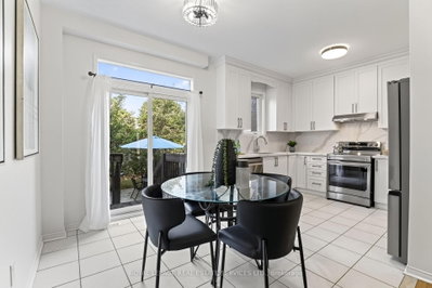 2307 Stone Glen Crescent • Oakville, ON photo 9