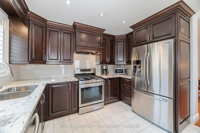 4190 Bishopstoke Lane • Mississauga, ON photo 8