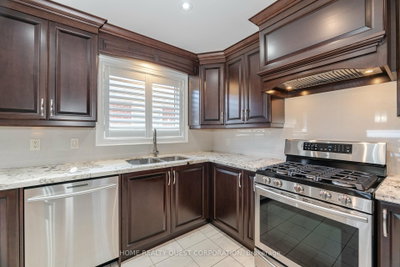 4190 Bishopstoke Lane • Mississauga, ON photo 9