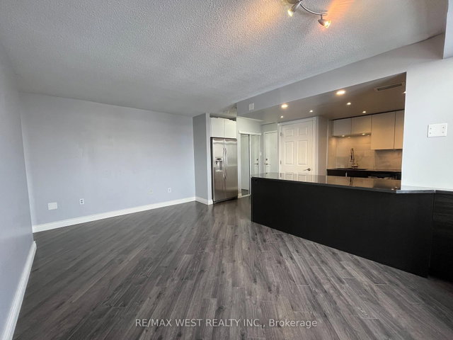 1007 - 300 Webb Drive