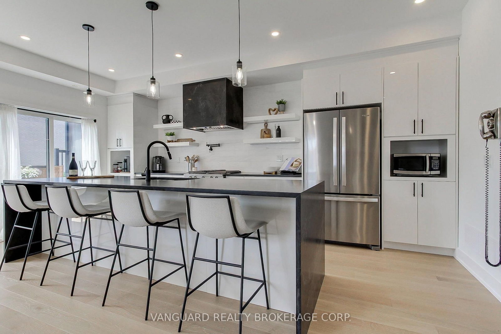 146 Landsbridge Street • Caledon, ON photo 8