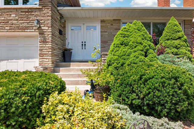 46 Summitcrest Drive