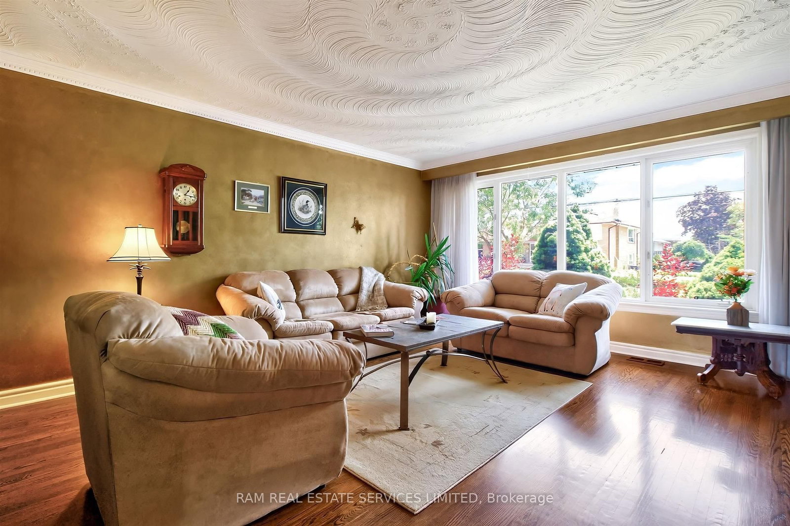 46 Summitcrest Drive • Toronto, ON photo 8