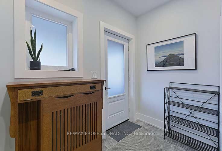 3rd Fl - 23 Radford Avenue