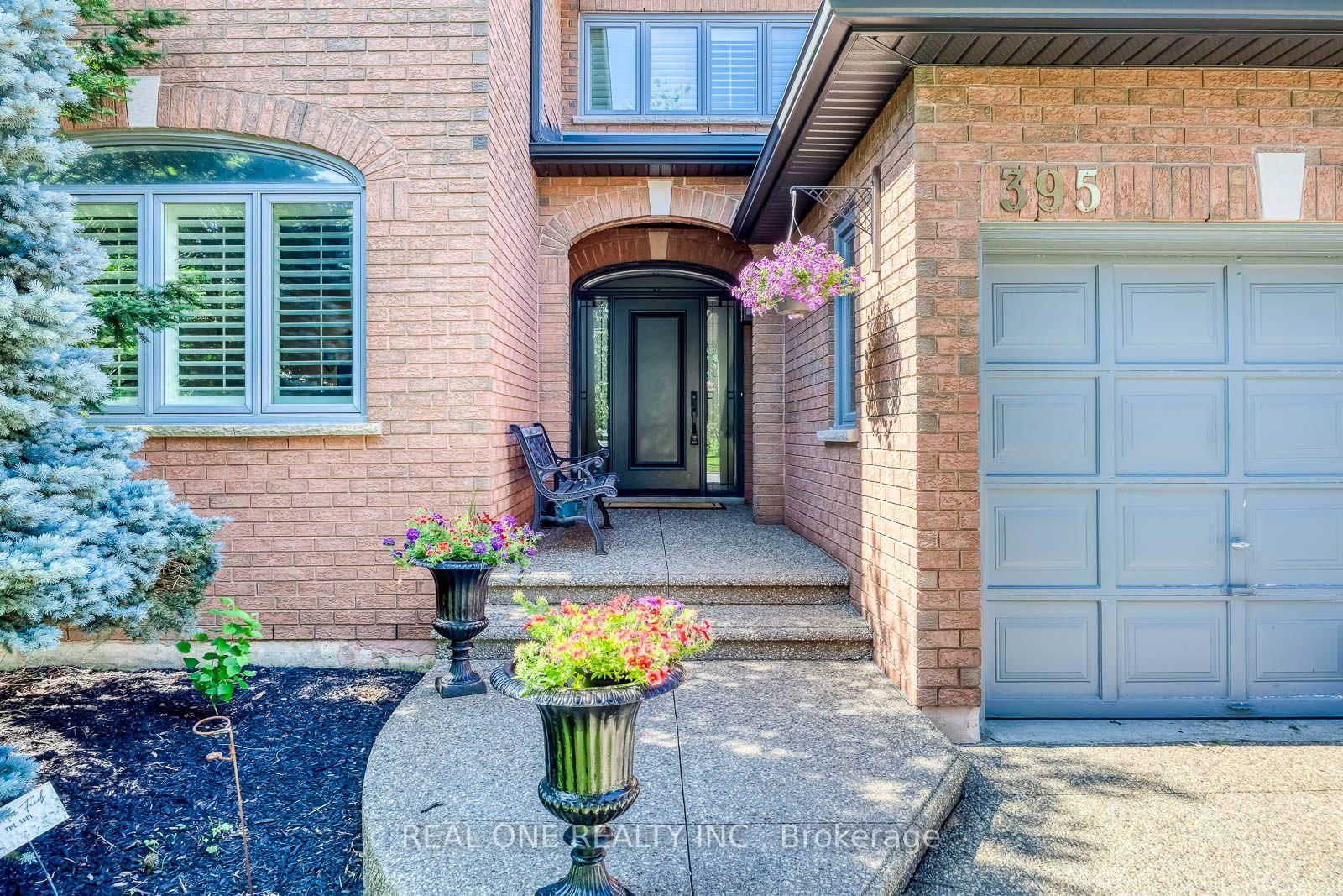 395 March Crescent • Oakville, ON photo 3
