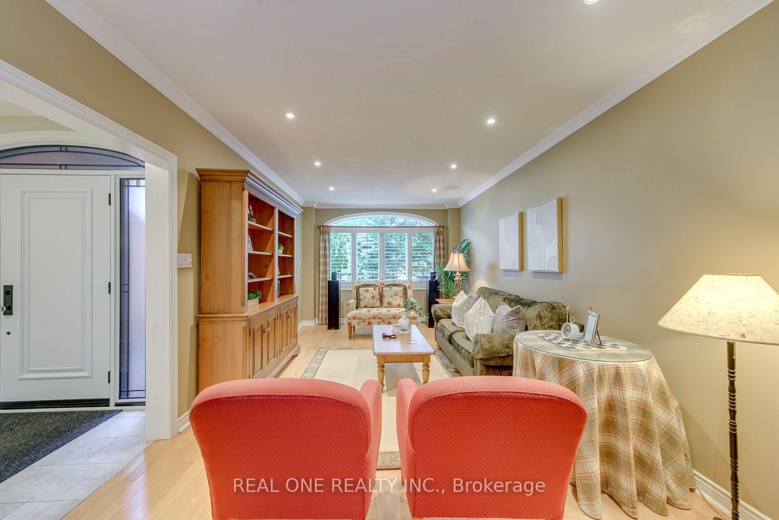 395 March Crescent • Oakville, ON photo 6