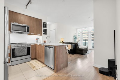 Unit 218 — 35 Watergarden Drive — photo 3