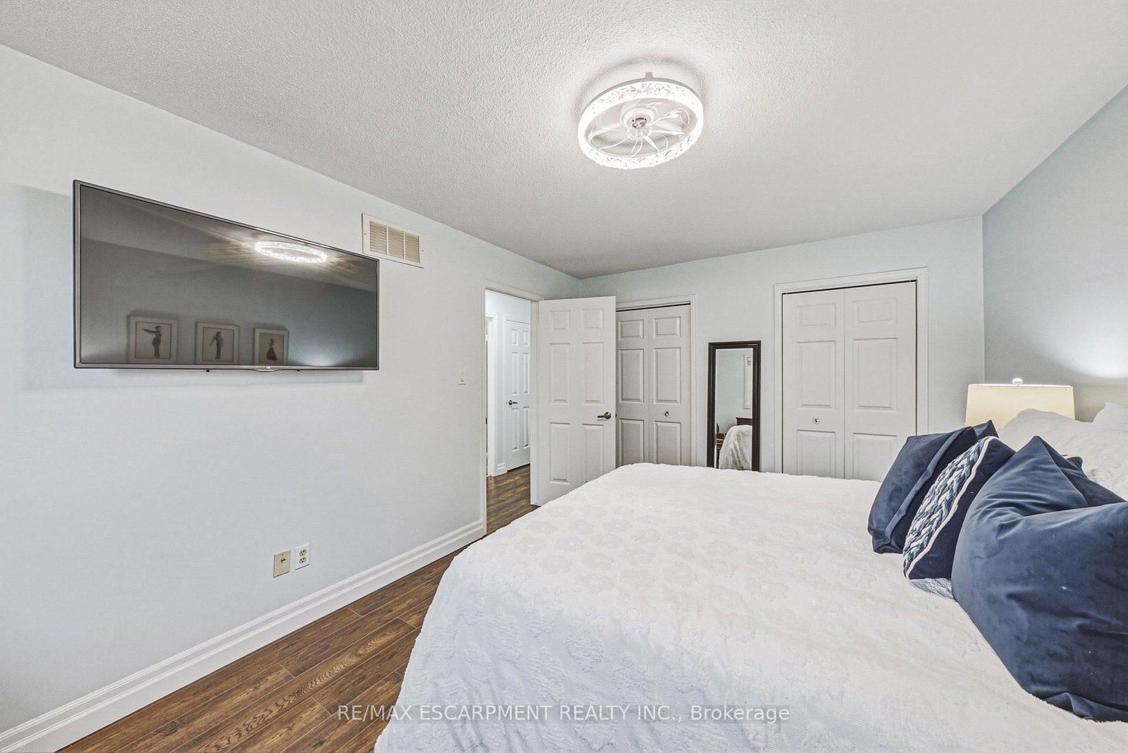 2206 Donald Road • Burlington, ON photo 16