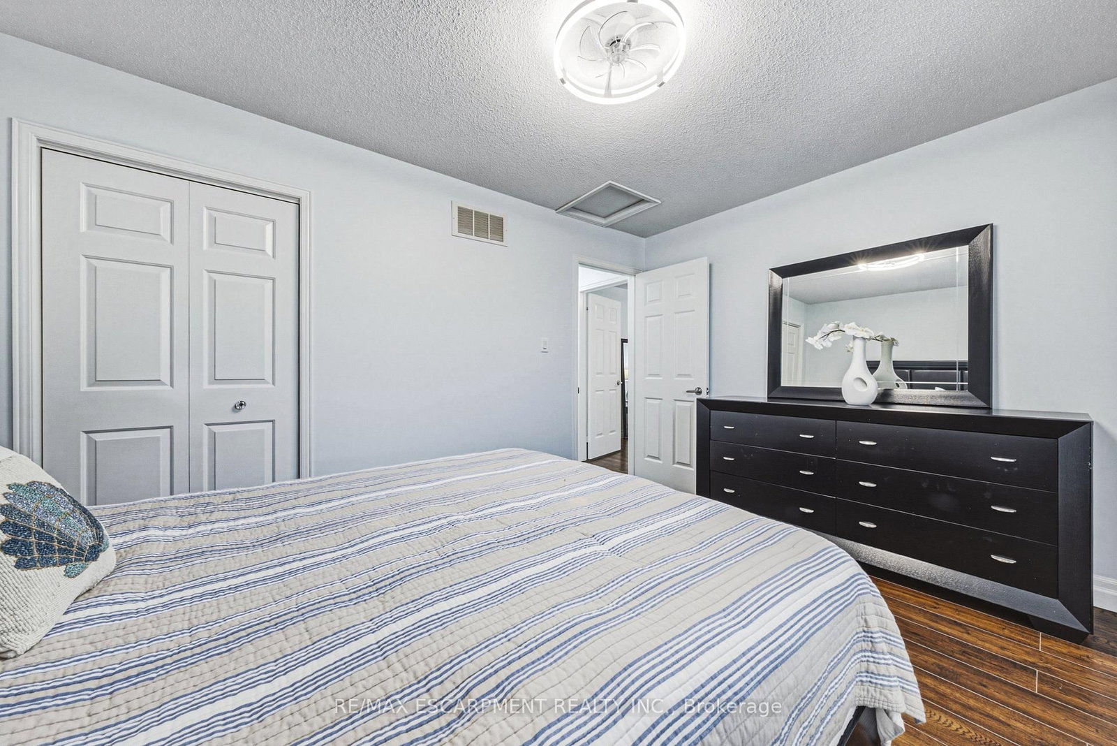 2206 Donald Road • Burlington, ON photo 20