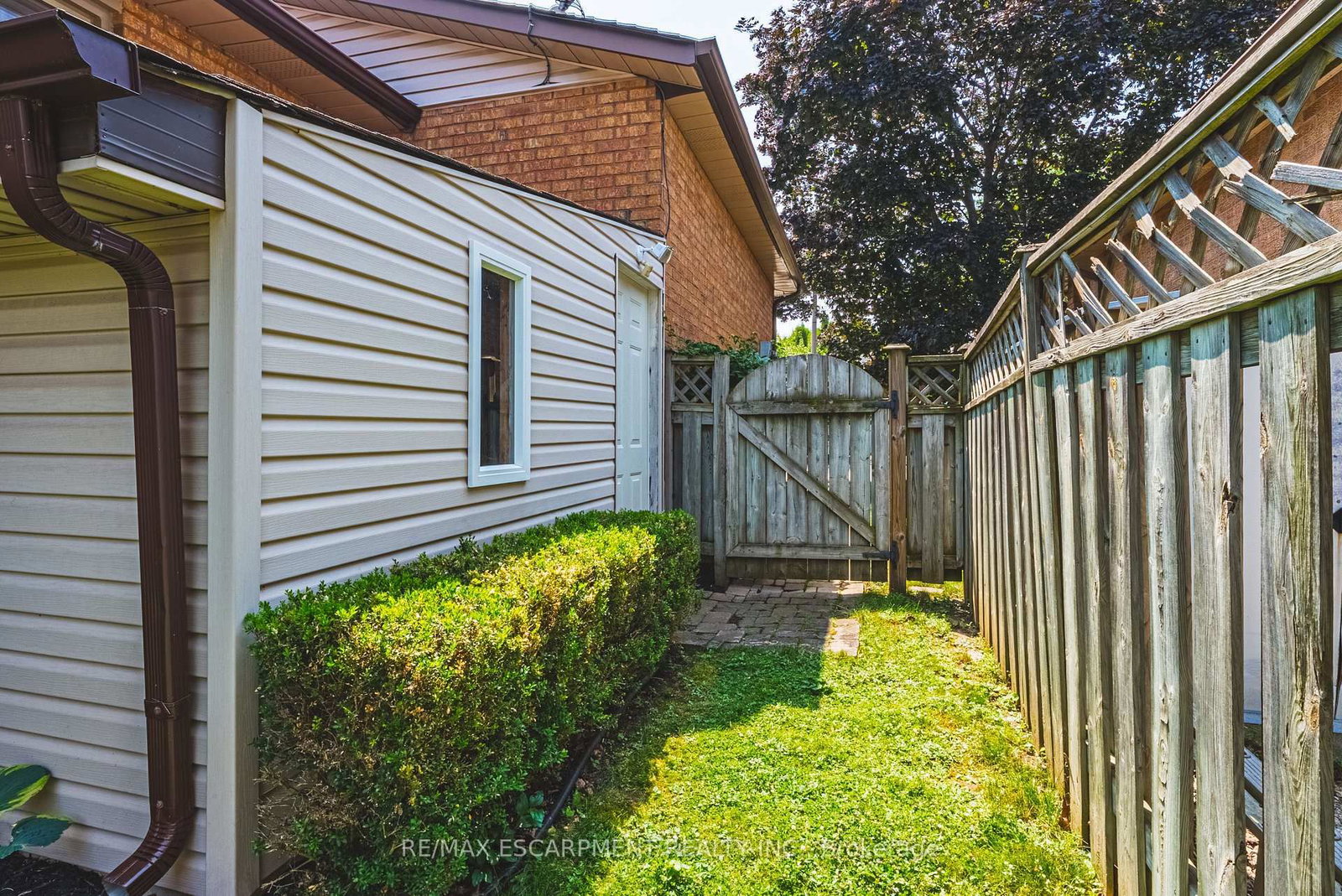 2206 Donald Road • Burlington, ON photo 25