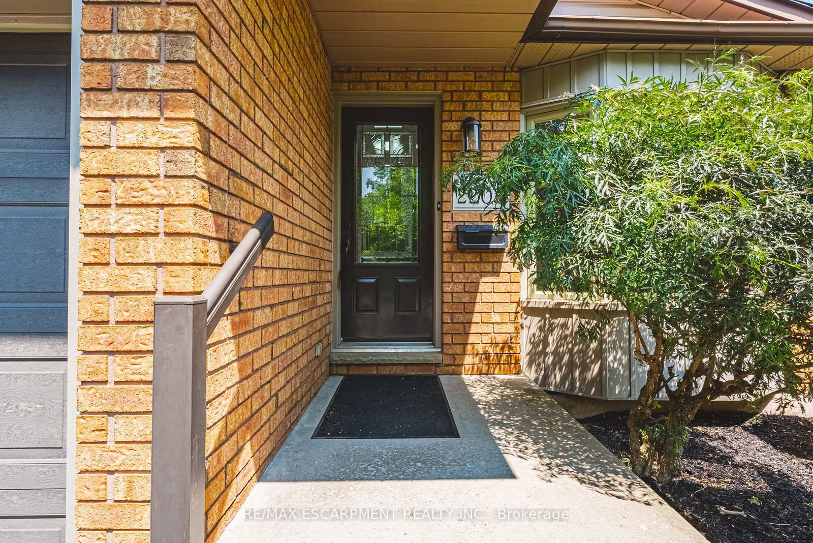 2206 Donald Road • Burlington, ON photo 3