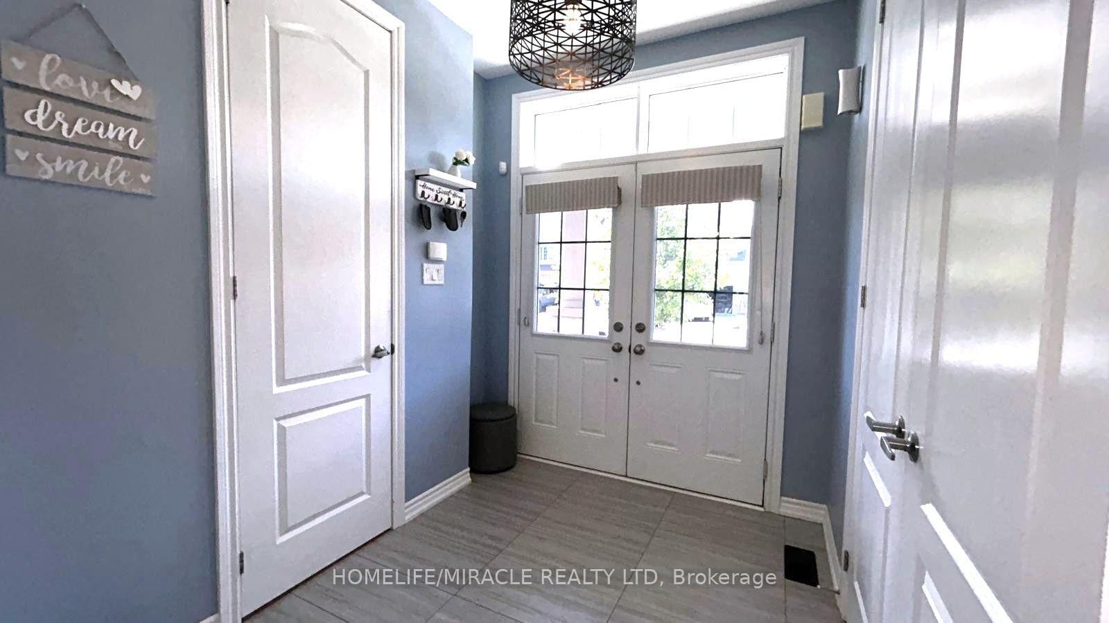 185 Thornbush Boulevard • Brampton, ON photo 3