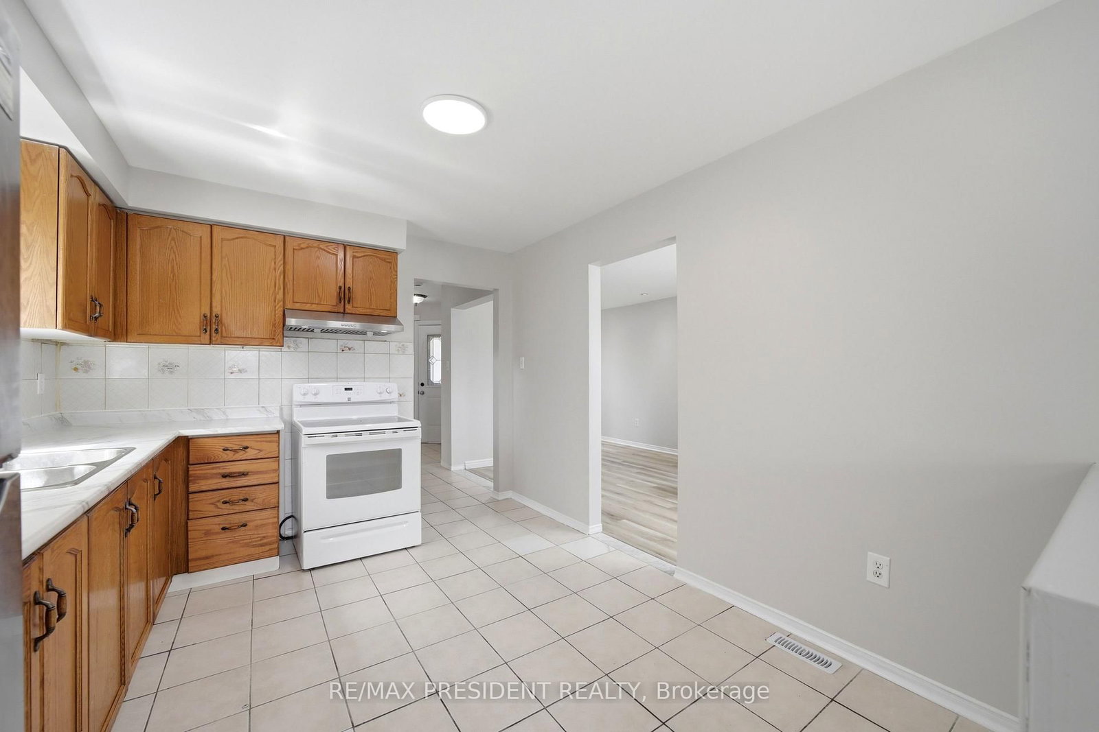 112 Ravenswood Drive • Brampton, ON photo 10