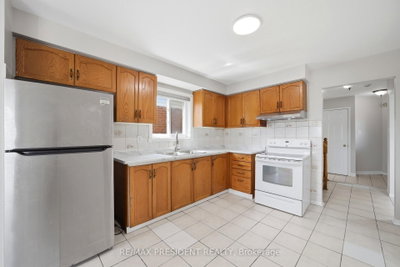 112 Ravenswood Drive • Brampton, ON photo 9