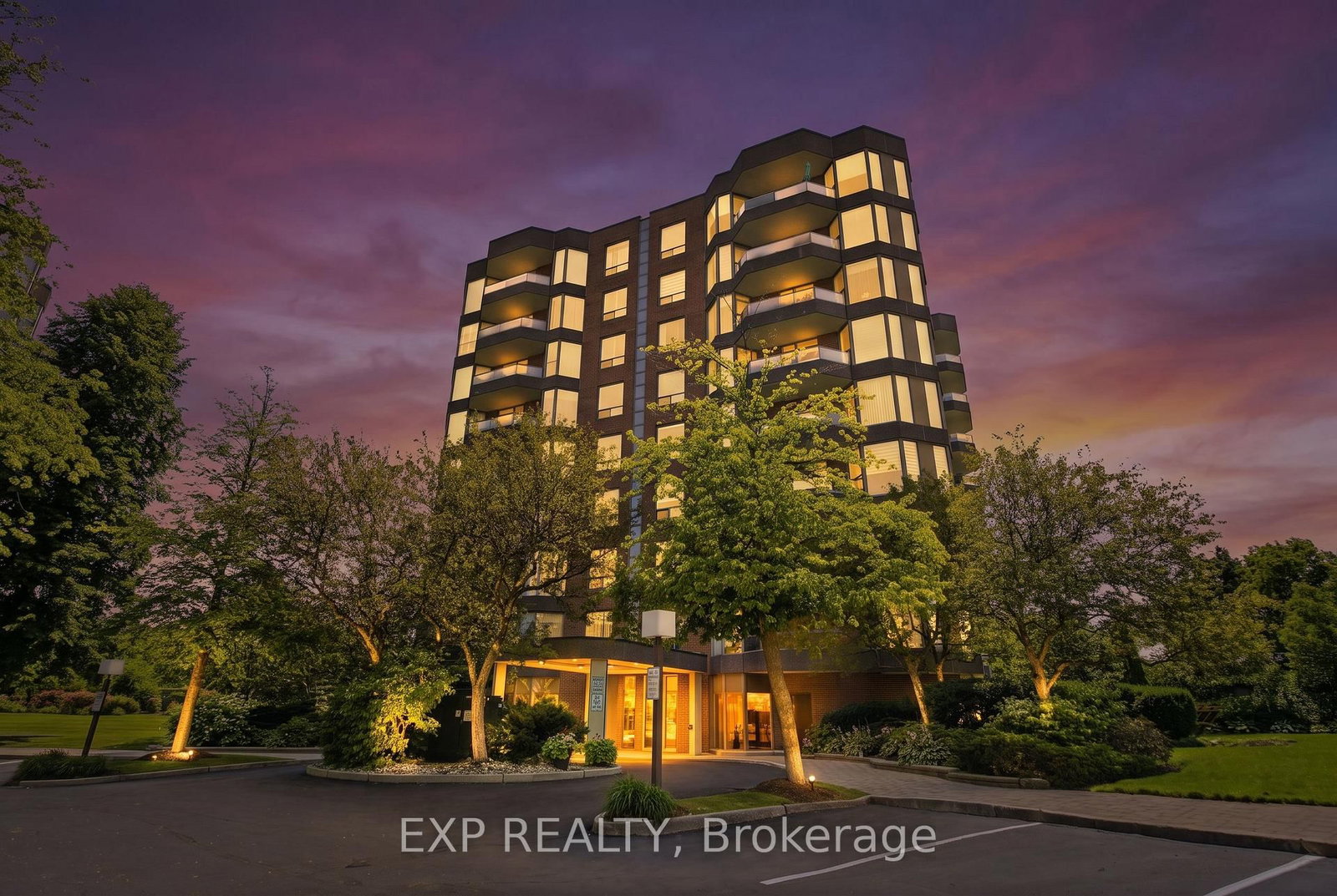 1903 Pilgrims Oakville,ON L6M 2X1