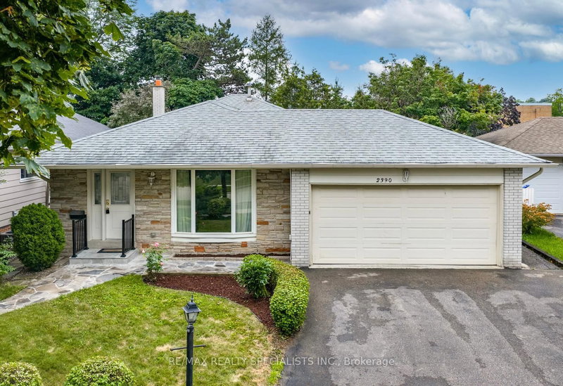 2390 Pyramid Crescent