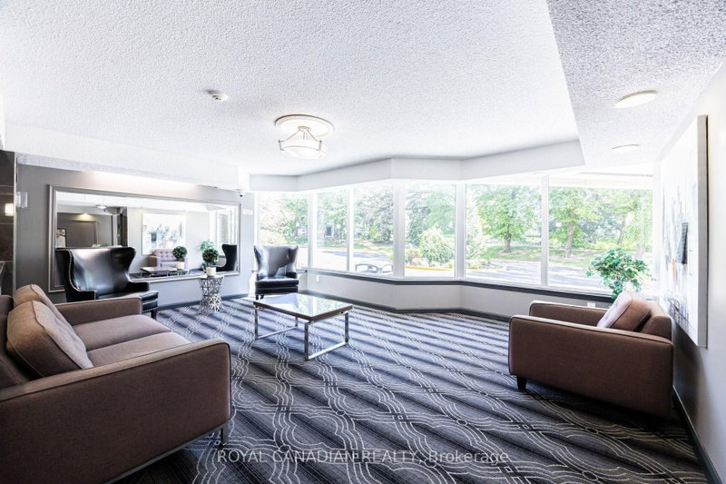 8 Lisa Brampton,ON L6T 4S6 — Photo 4