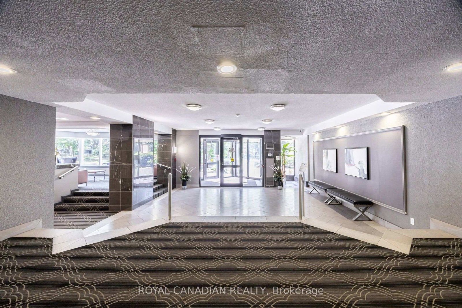 8 Lisa Brampton,ON L6T 4S6 — Photo 5