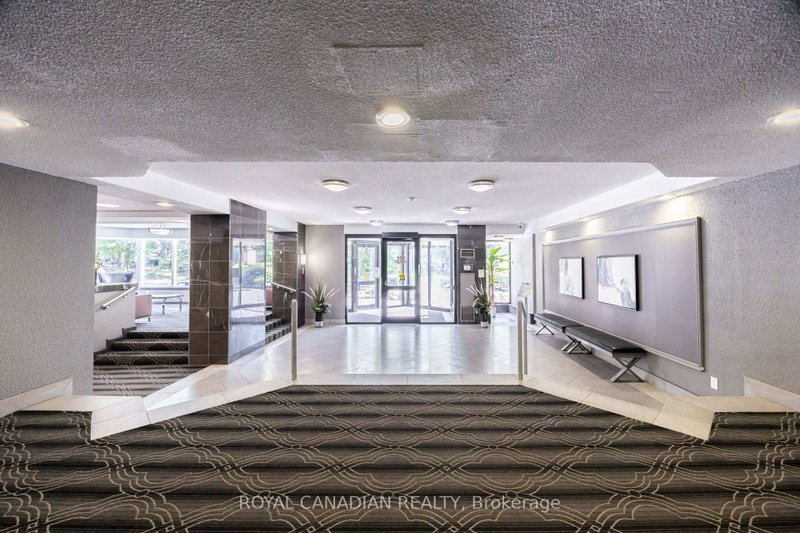 8 Lisa Brampton,ON L6T 4S6 — Photo 5