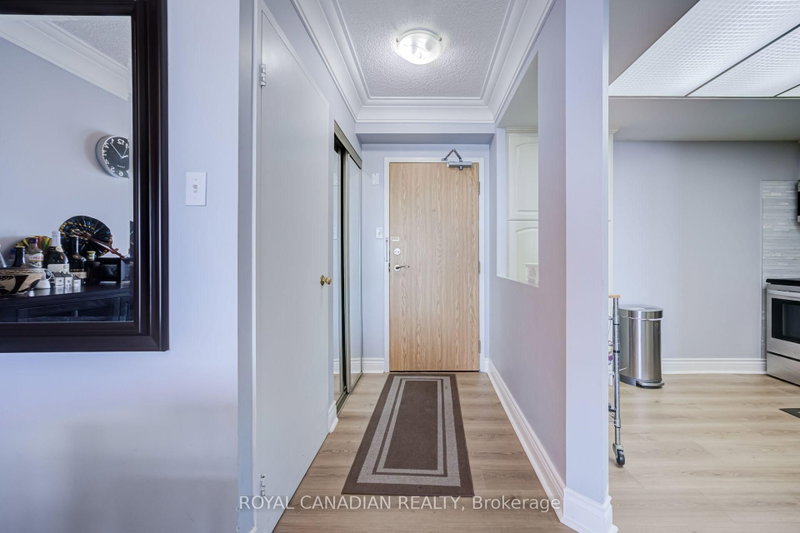 8 Lisa Brampton,ON L6T 4S6 — Photo 7