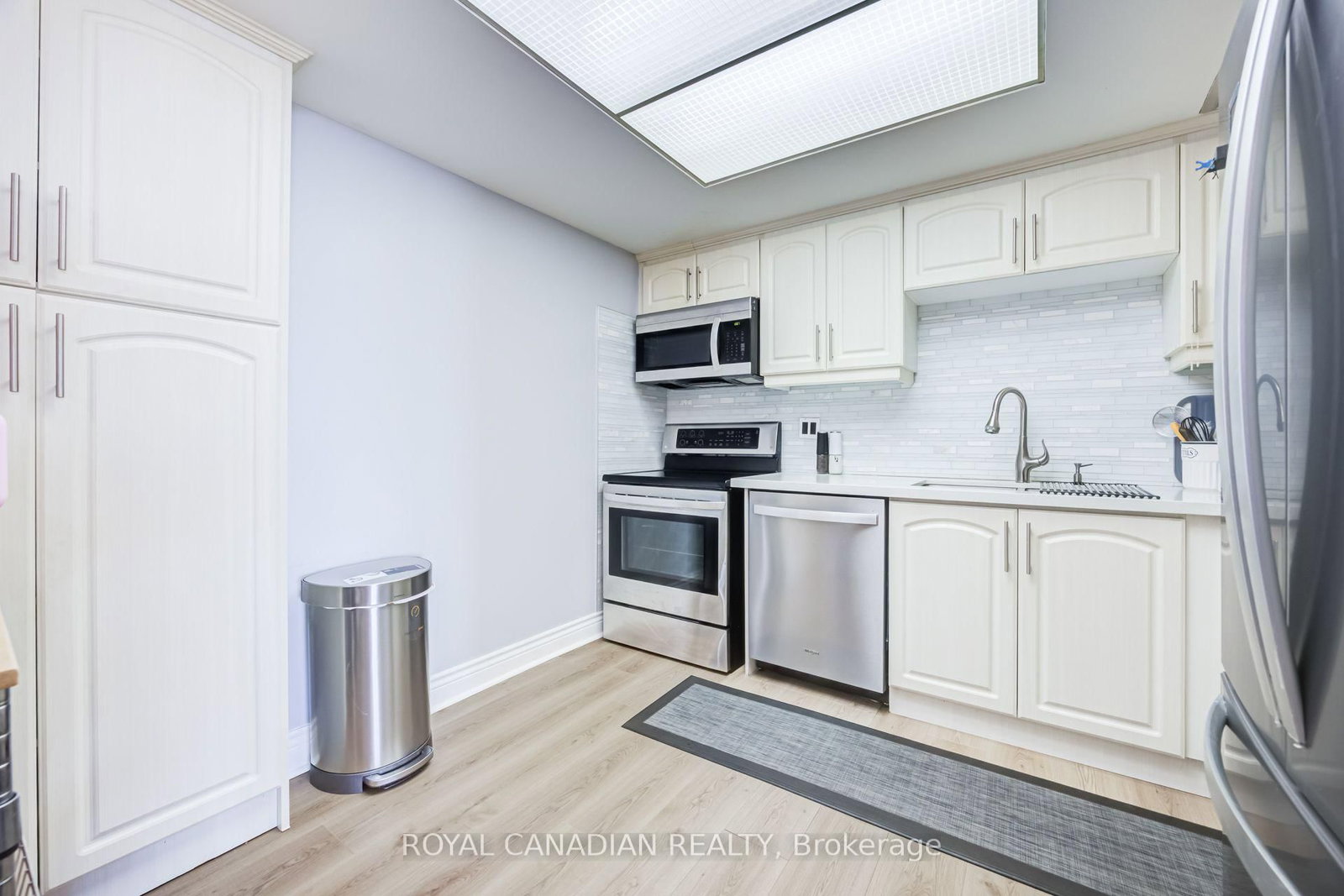 8 Lisa Brampton,ON L6T 4S6 — Photo 8