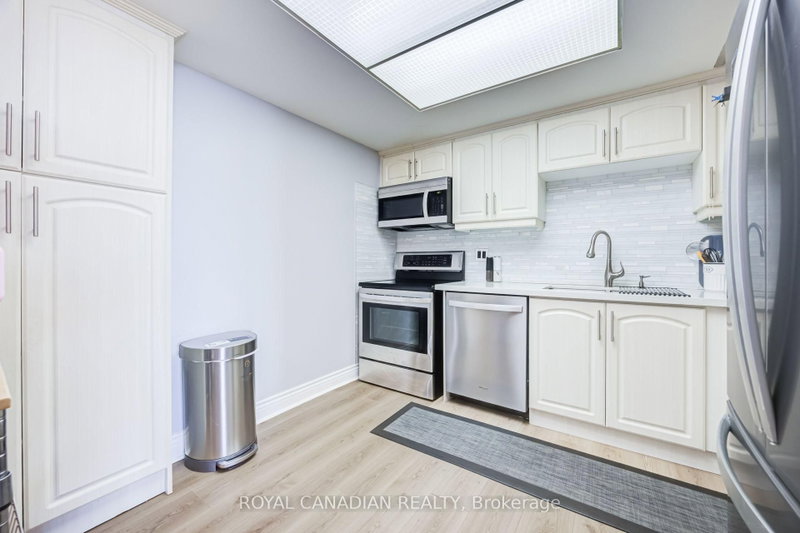 8 Lisa Brampton,ON L6T 4S6 — Photo 8