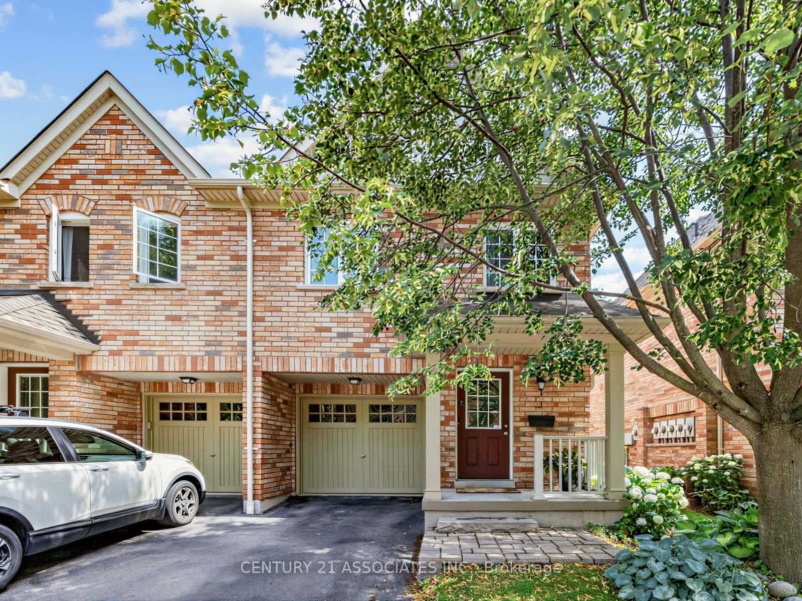 233 Duskywing Way • #48 • Oakville, ON photo 1