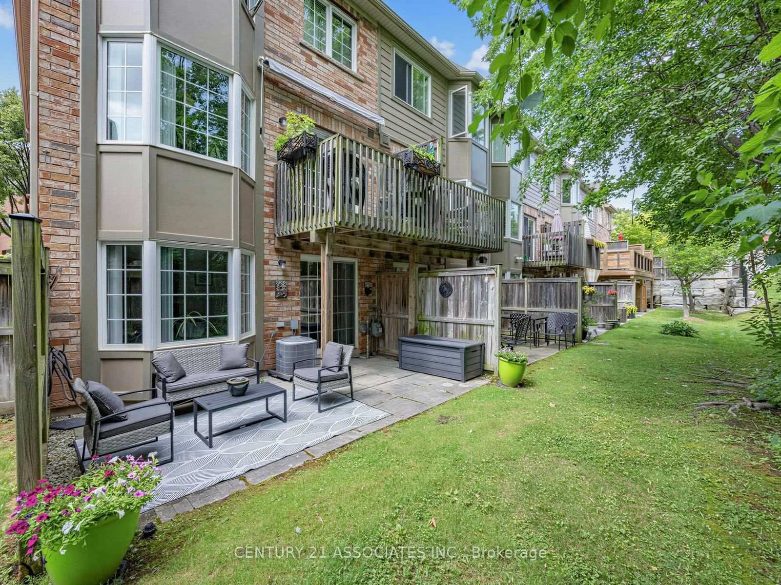233 Duskywing Way • #48 • Oakville, ON photo 3