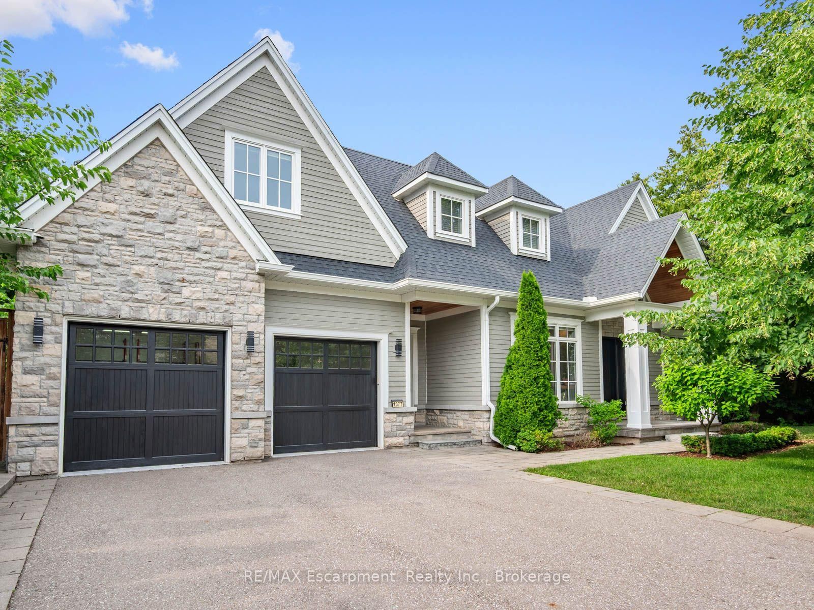 1077 Bridge Road • Oakville, ON photo 2
