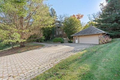 1520 Pinetree Crescent — more photos